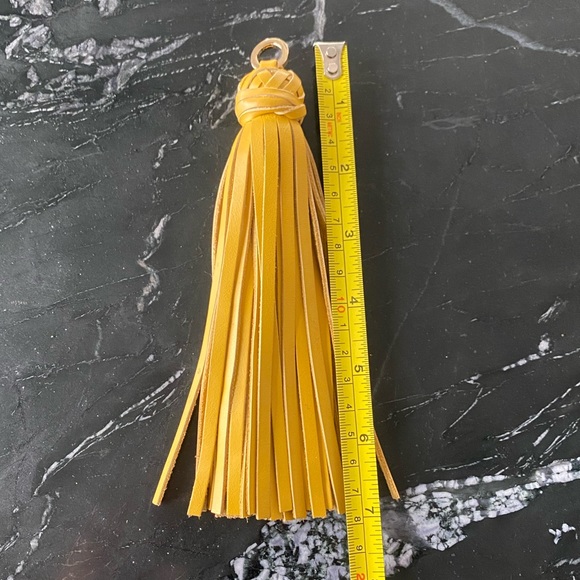 MARK & GRAHAM Leather Tassel Keychain - Picture 2 of 2